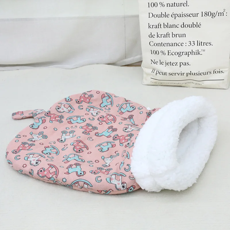 Color: forest green - Autumn and Winter Warm Pet Sleeping Bag, Lamb Fleece Warm Cat Nest, Drill Hole, Bedding, Semi Closed Dog Nest, Suitable for Dogs