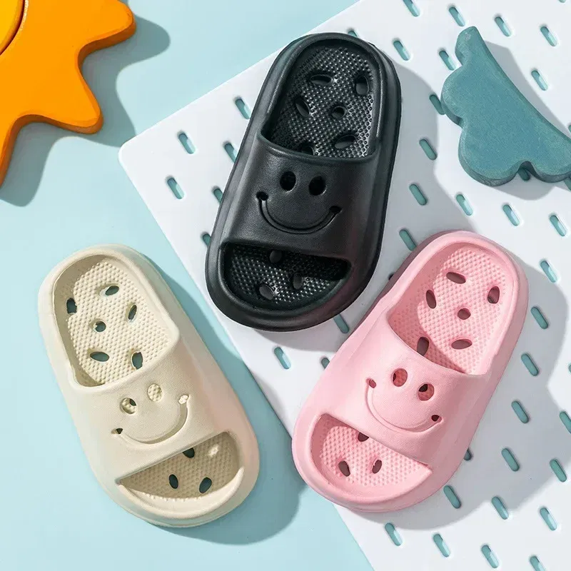 Color: Black, Shoe Size: 2.5 - Children Slippers Boys EVA Smiling Face Bathroom Slippers Summer 2-14 Years Old Girl Anti Slip Hollow Leaking Junior Footwear