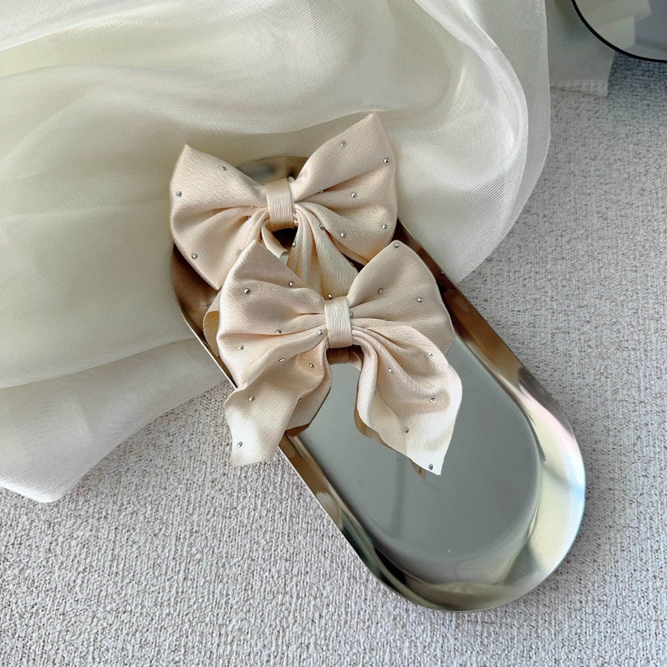 Color: Champagne - 2Pcs Starry Dots Red Velvet Bow Hair Pins Hair Clips Kids Girls Fashion Christmas Barrettes Ponytail Holder Headwear Accessories