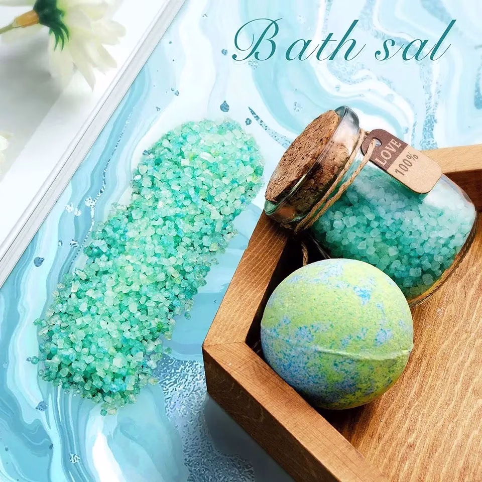 Ladies' Spa Gift Box – Relax and Indulge with Bath Salt Ball, Bath Salts, Aromatic Candles, and Diamond-Shaped Soap