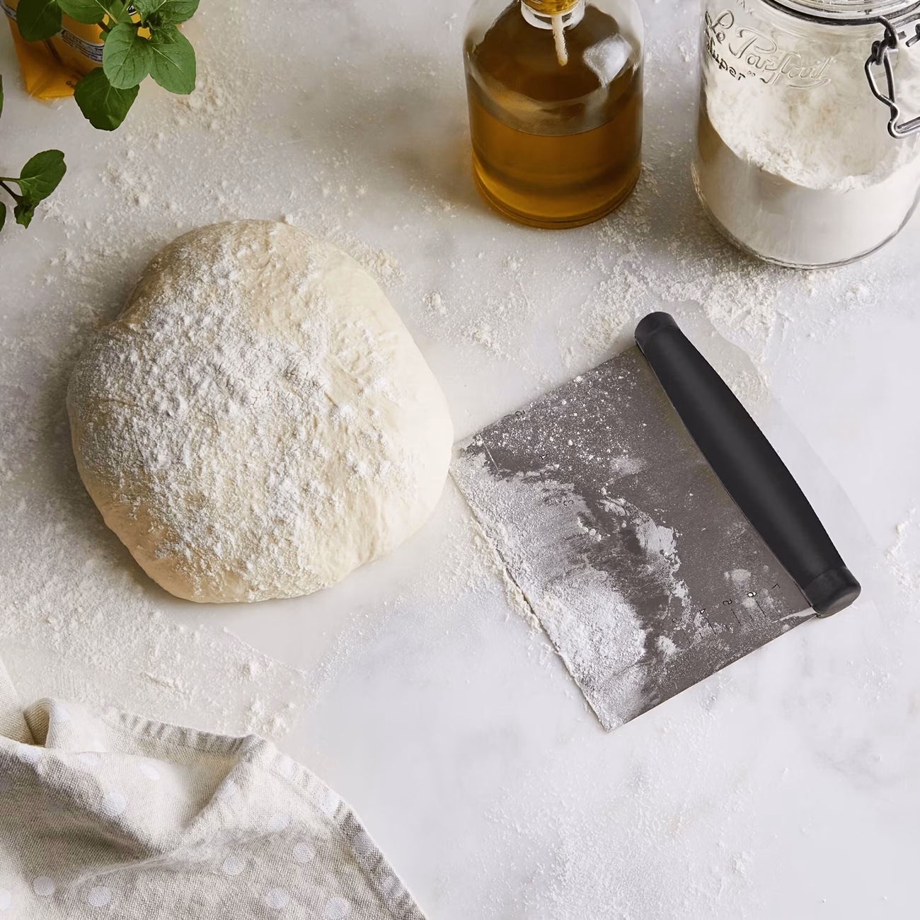 Stainless Steel Dough Scraper & Cutter – 15cm Measuring Edge with Non-Slip Handle