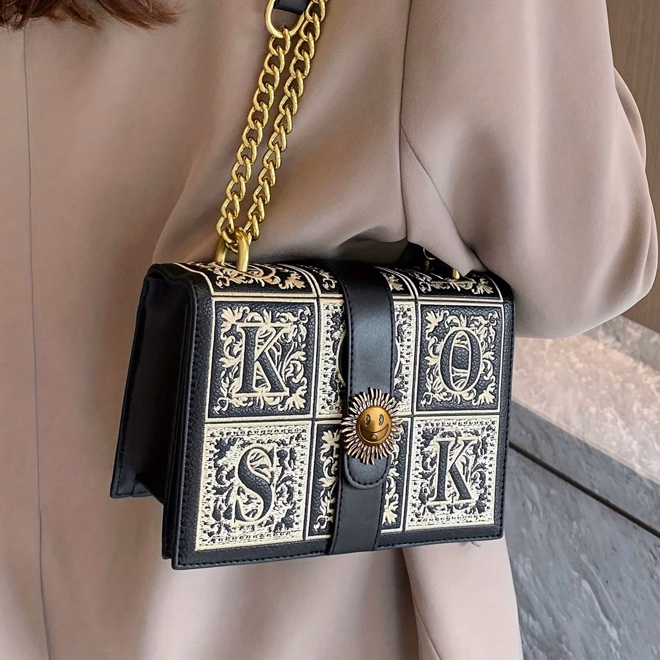 LABOONOO Fashionable and Casual Shoulder Bag – High-Quality Chain and Embroidered Clasp