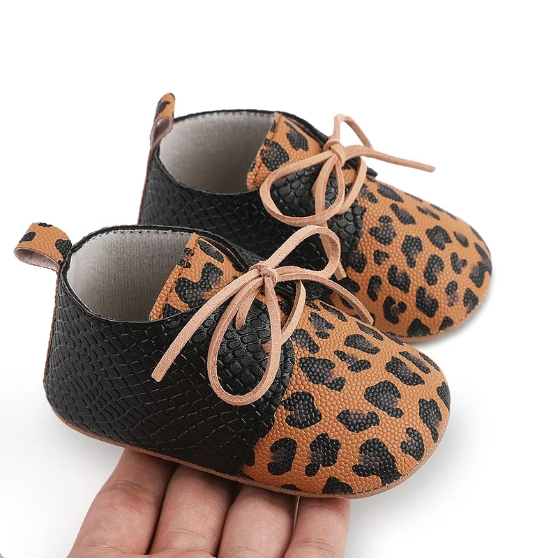 Color: WHITE, Shoe Size: 0 - Toddler Soft Bottom Non-Slip First Walkers Baby Boys Girl Solid Leather Shoes Newborn Retro Leopard Print Bowknot Design Sneaker