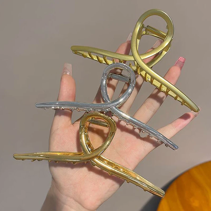 Color: light yellow - Korean Style Fashion Cool Metal Hair Claws Temperament Personality Shark Clips For Women Simple Headwear Hair Accessories