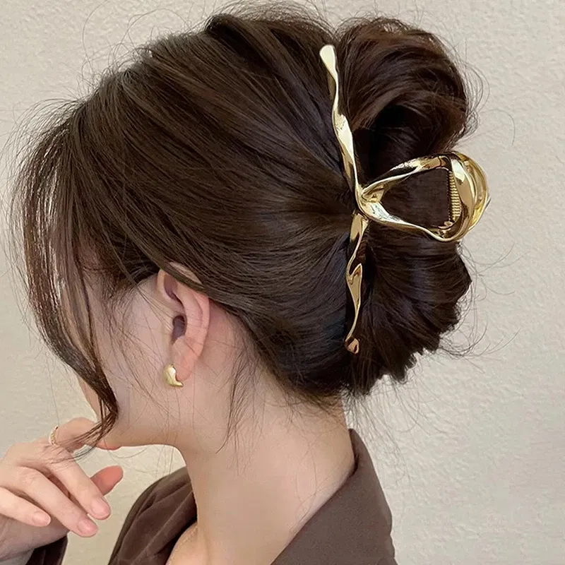 Color: light yellow - Korean Style Fashion Cool Metal Hair Claws Temperament Personality Shark Clips For Women Simple Headwear Hair Accessories