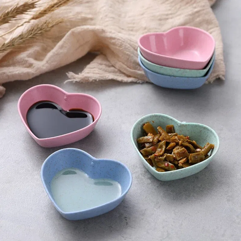 Color: green - n.Mini Cute Love Heart Shape Wheat Straw Bowl Vinegar Seasoning Solid Soybean Dish Sauce Salt Snack Small Plate Kitchen Supplies