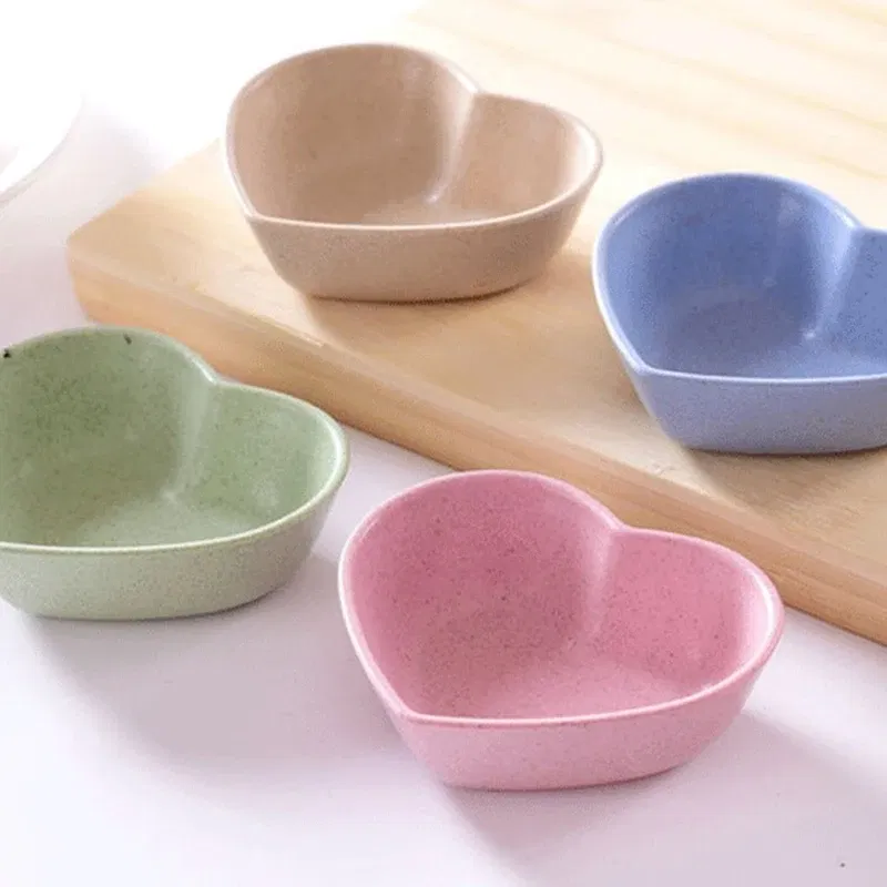 Color: green - n.Mini Cute Love Heart Shape Wheat Straw Bowl Vinegar Seasoning Solid Soybean Dish Sauce Salt Snack Small Plate Kitchen Supplies