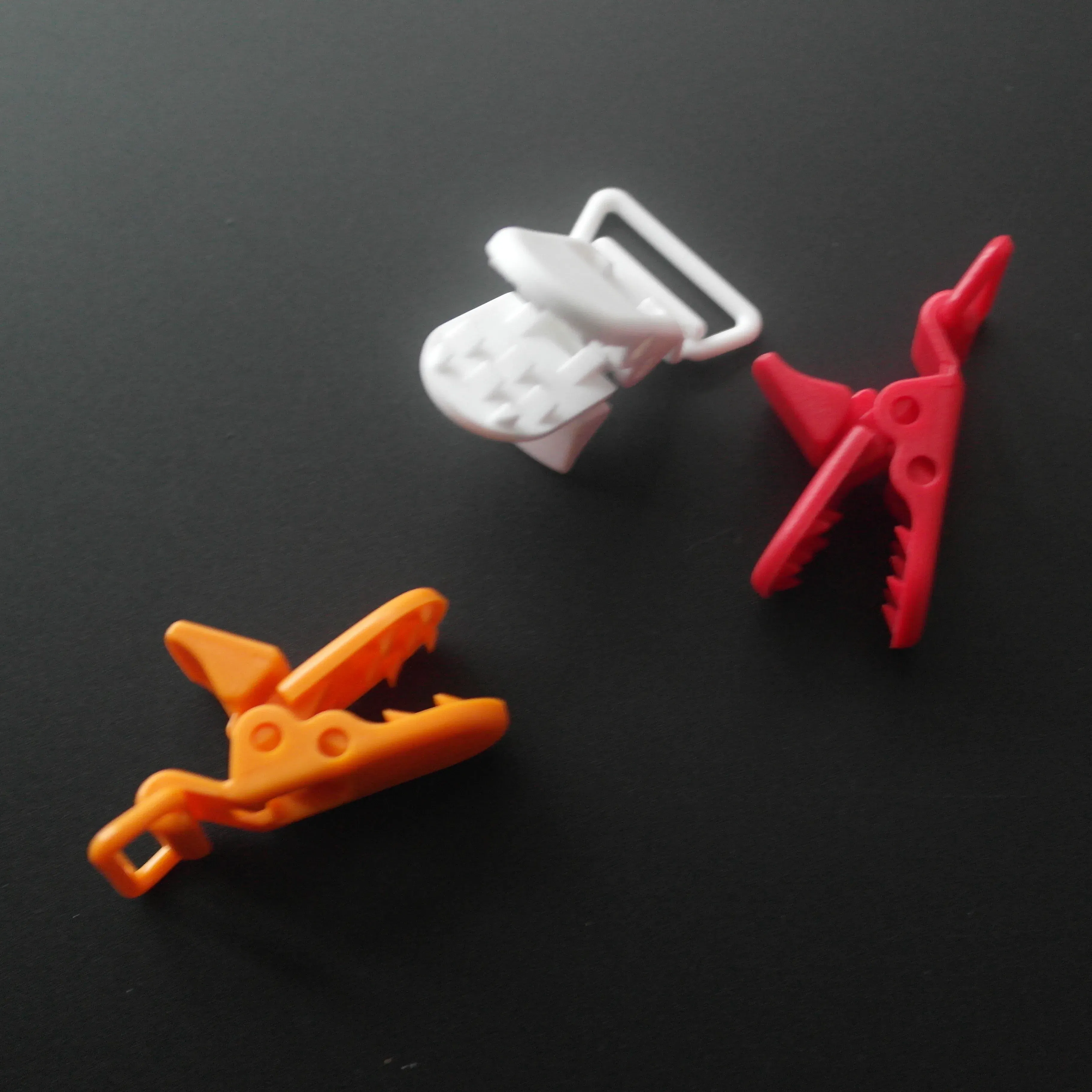 Color: WHITE - Sutoyuen 40pcs Hot D Shape Kam Plastic Pacifier Clips Plastic Baby Soother Dummy Suspender Chain Holder Clips for 20mm Ribbon