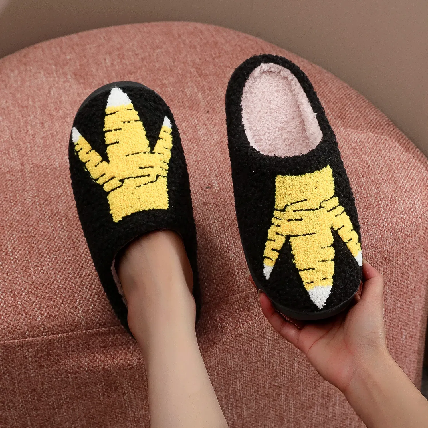 Color: black, Shoe Size: 44 - Winter stuffed Shoes Funny Chicken Claw stuffed Shoes Thick stuffed Thick Bottom Lightweight Fur Slippers