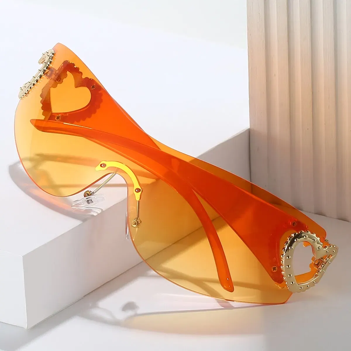 Frame Color: Gold, Lenses Color: Silver - Y2K Wrap Around Fashion Sunglasses For Women Men One-piece Gradient Lens Glasses Heart Design Hollow Temple Eyewear UV400