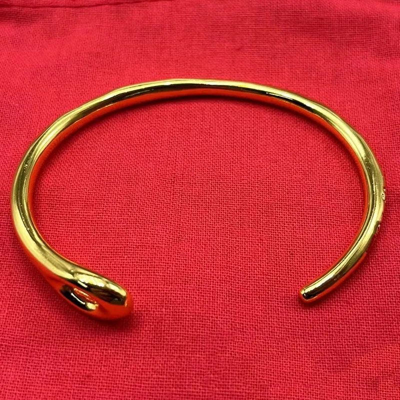 Metal Color: Hot Stamping - gift of New Hot Spanish jewelry lightweight luxury jewelry bracelet ladies party exquisite accessories high-quality gifts