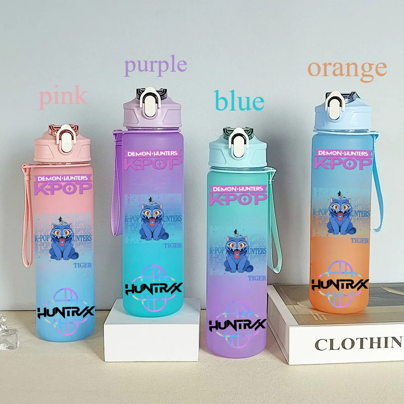 Color: VIOLET/?«?—?…°, Size: 12cm - 750ML K-pop Demon Hunters HUNTR X Rumi Mira Zoey Jinu Celine Kpop Plastic Water Cup K Pop Drinking Bottle School Huntrix Gourde