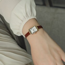 Elegant Heritage Long Block Pocket Watch for Women