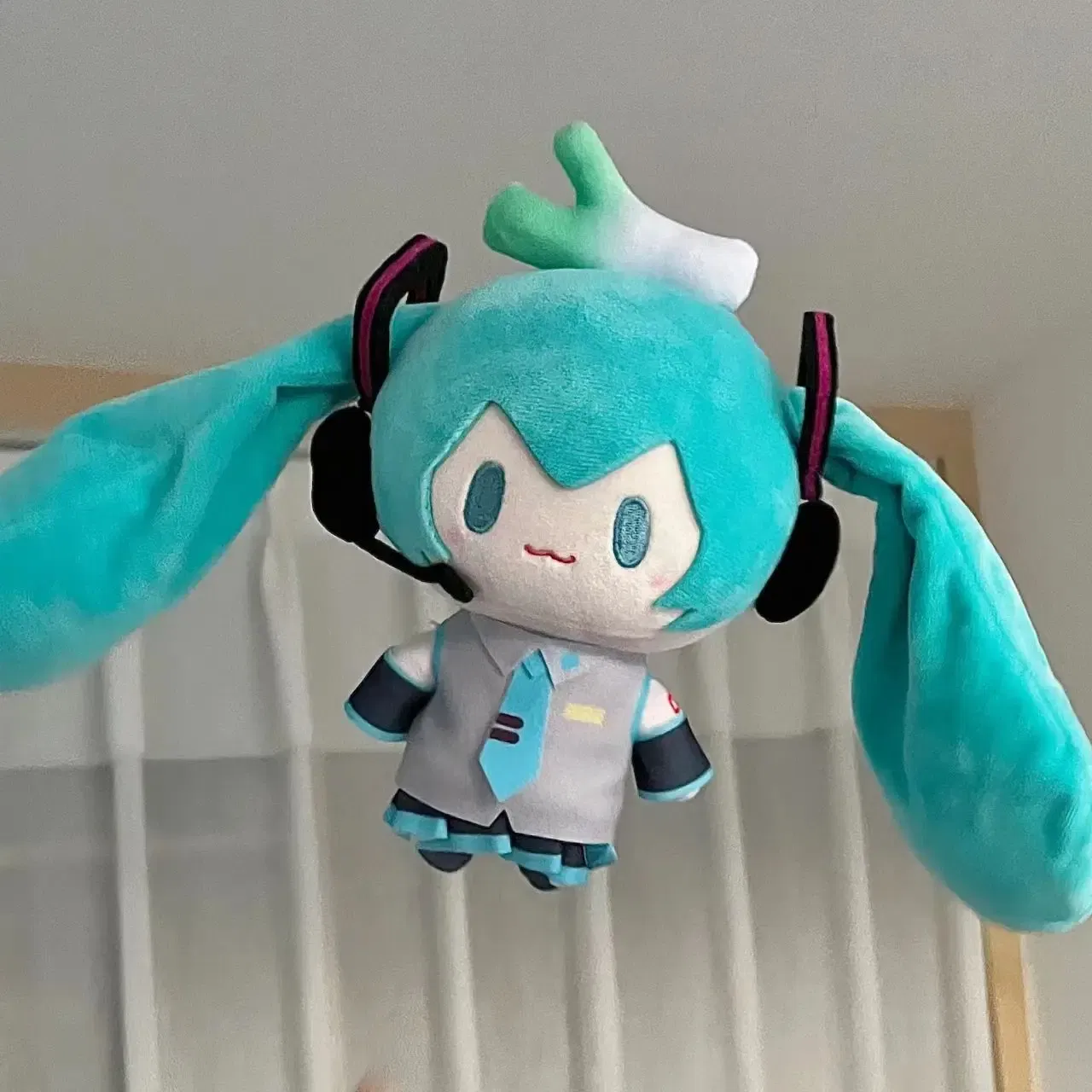 Color: black - 15cm Hatsune Miku Kawaii Q Version Figure Plush Doll Anime Peripheral Plush Stuffed Toy Collection Model Ornament Toys Gifts