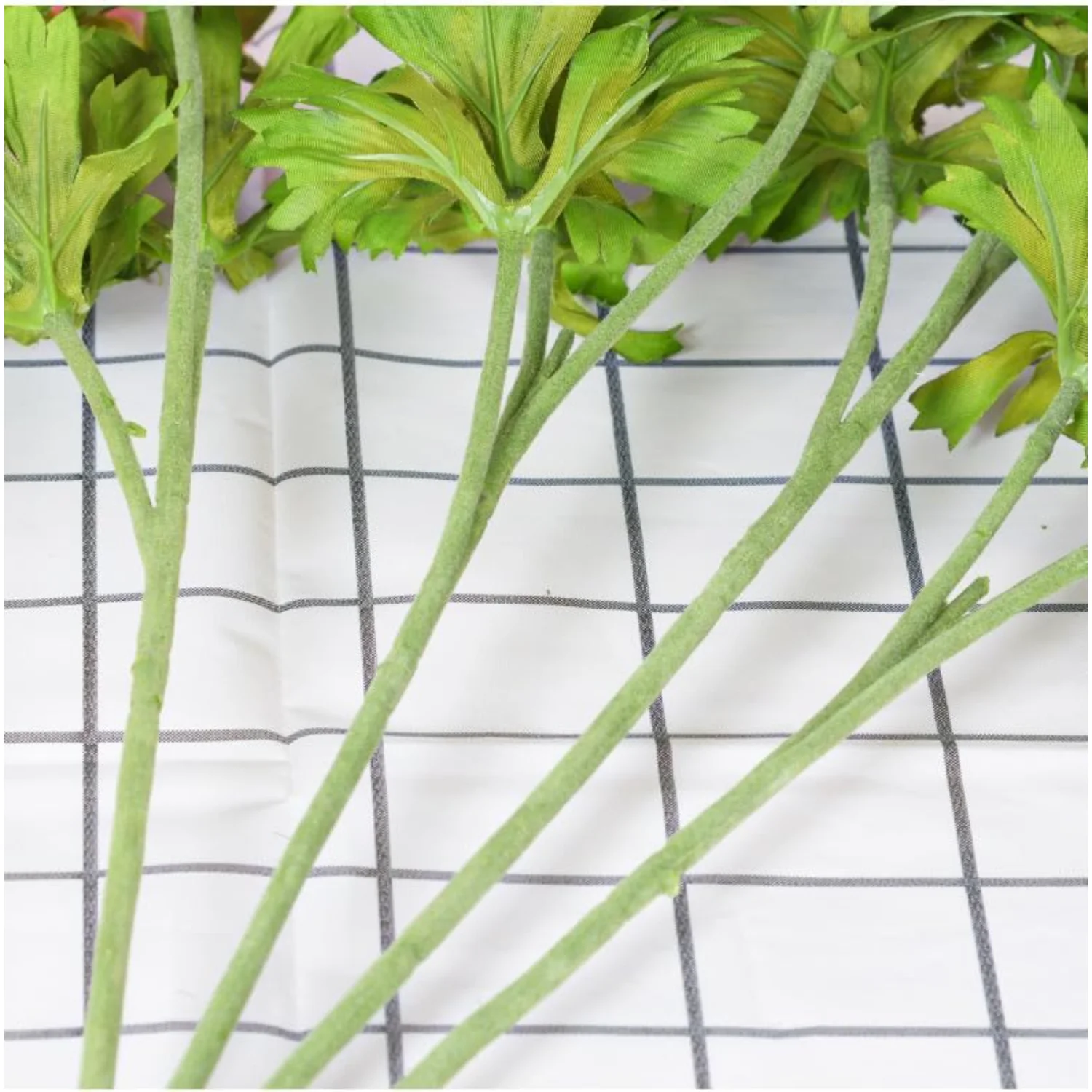 5pcs Artificial Anemone Full Blooming Flower Bushes with Green Foliage for Mother's Day or Decoration for , Restaurant, Office &