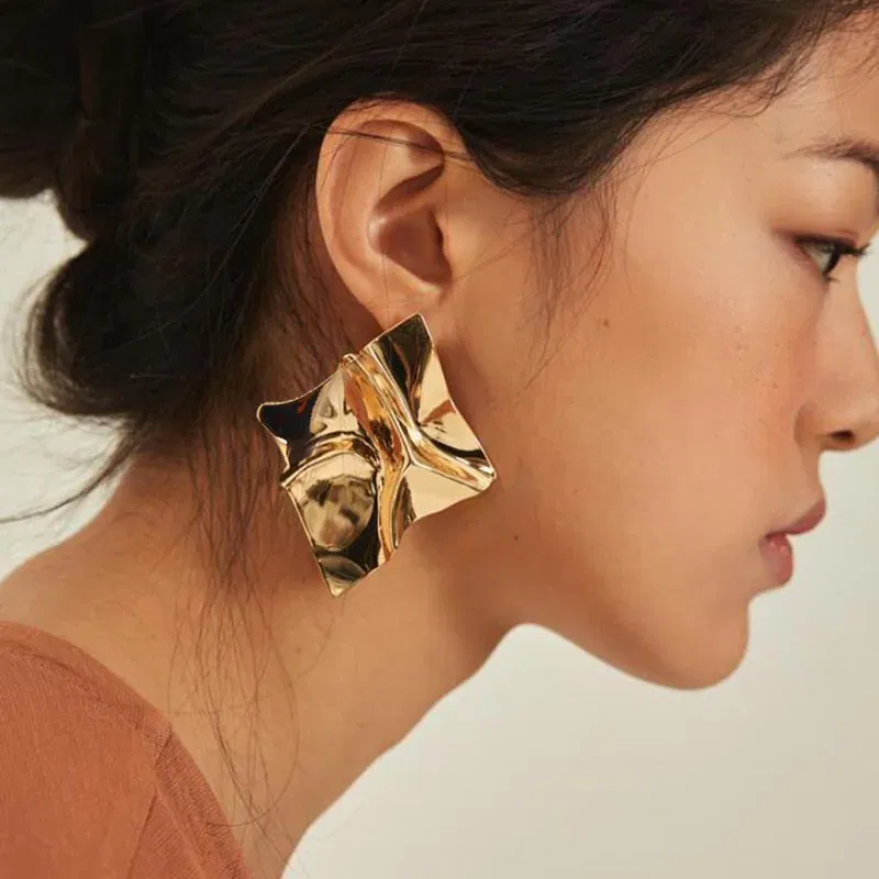 Metal Color: Hot Stamping - Gold Color Metal Drop Earrings Irregular Hollow Heart Pendants Earrings Twisted Geometric Personality Earrings for Women
