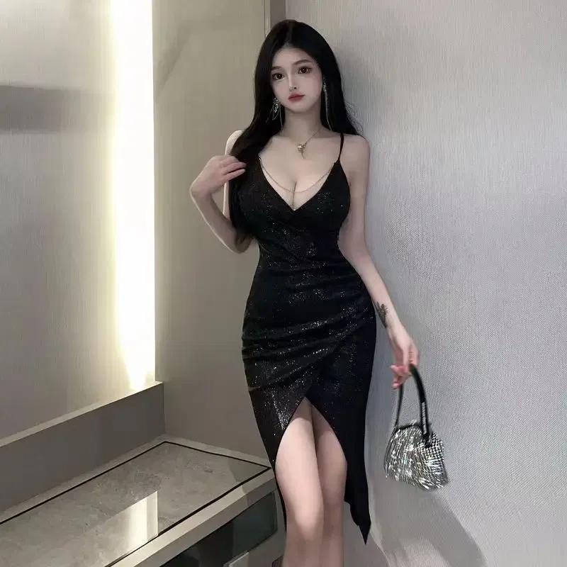 Color: black, Size: One Size - Sexy Deep V Suspender Soft Sweet  Girl Bag Buttocks Dress Pleated Slim Fit Temperament Glossy Forking Long Dress Fashion New 3X8