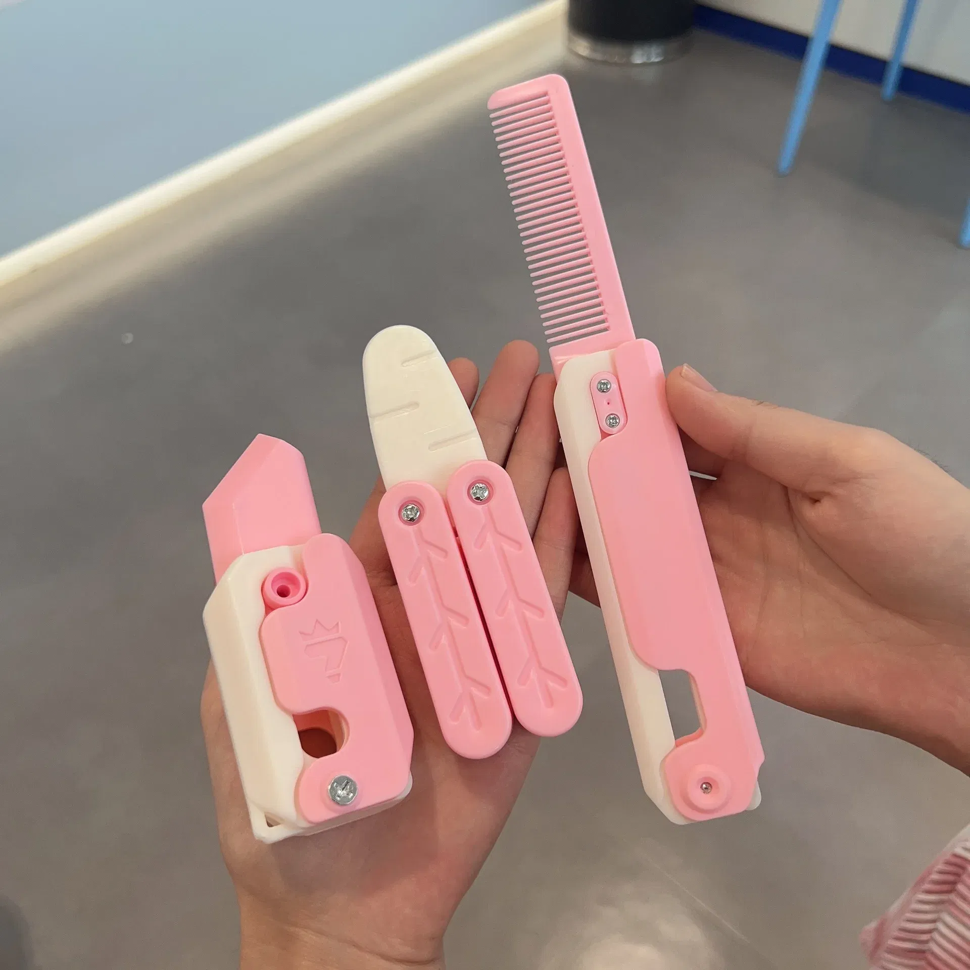 Color: green, Ships From: CHINA - Gravity Folding Claw Knife Radish Knife 3d Printing Gravity Knife Small Radish Knife Push Card Decompression Fidget  Mini Toy