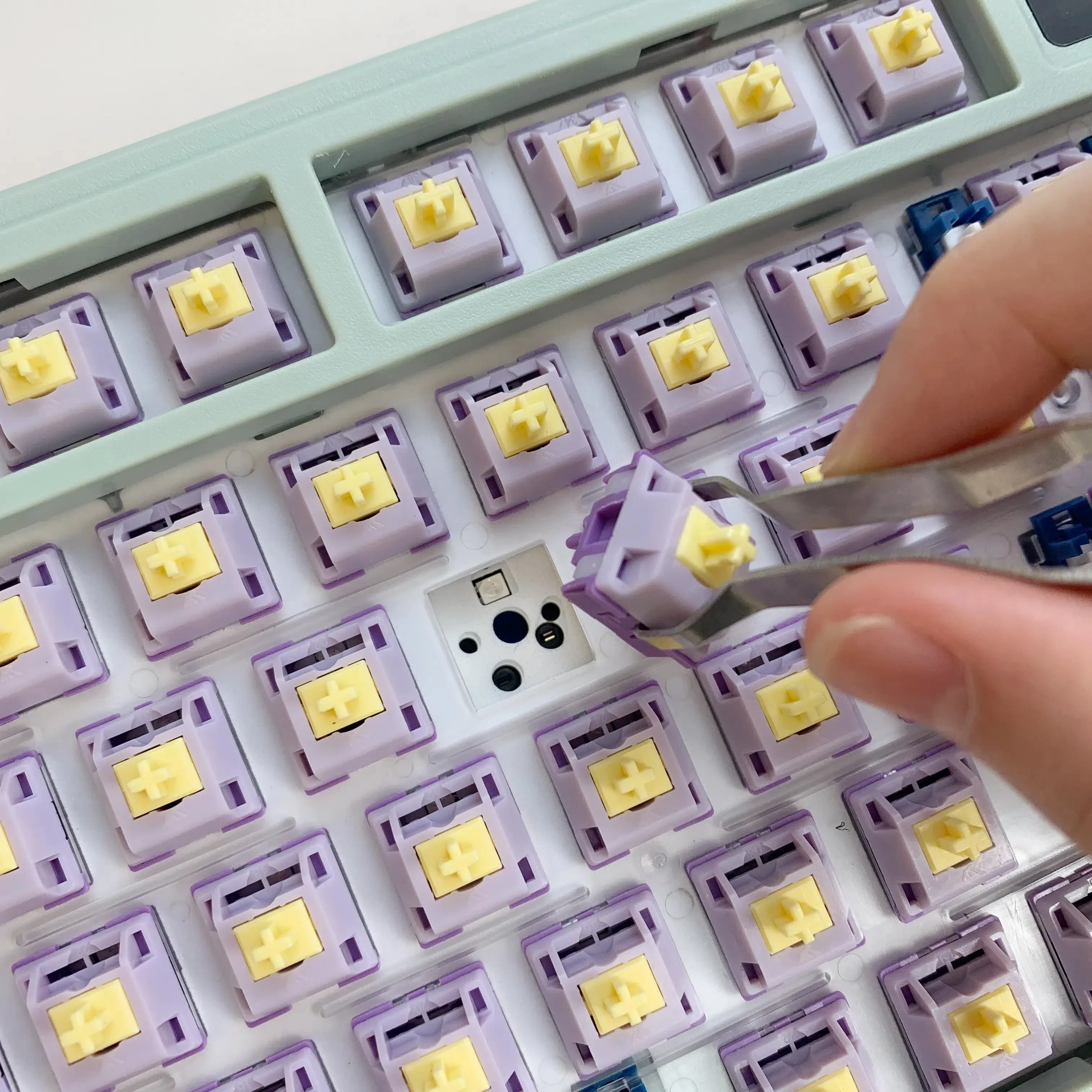 Color: Olive, Axis Body: White Switch - KTT Hyacinth Linear Switch Five Pins Switches MX For Mechanical Gaming Keyboards 45g Prelubed