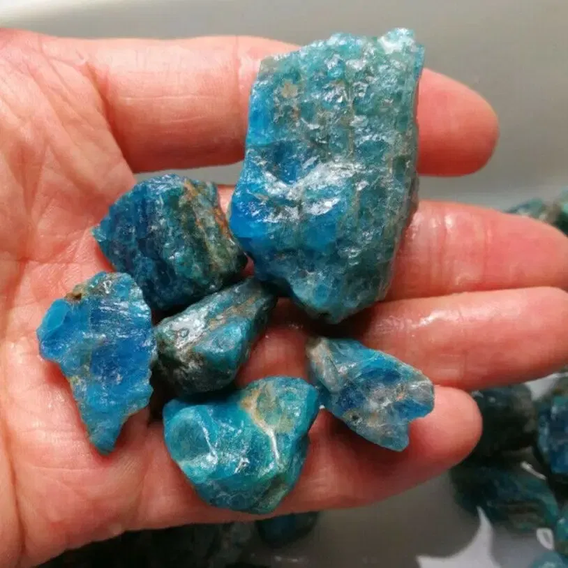 Size: 45-50mm - 150g Natural Blue Apatite Crystal Stone Gravel Rough Healing Mineral Specimen Collection Room Decor