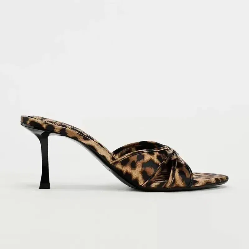 Color: Chocolate, Shoe Size: 35 - Slippers for women wearing exquisite summer haute couture with fine straps, French style black cat heel clip toe beach sandals