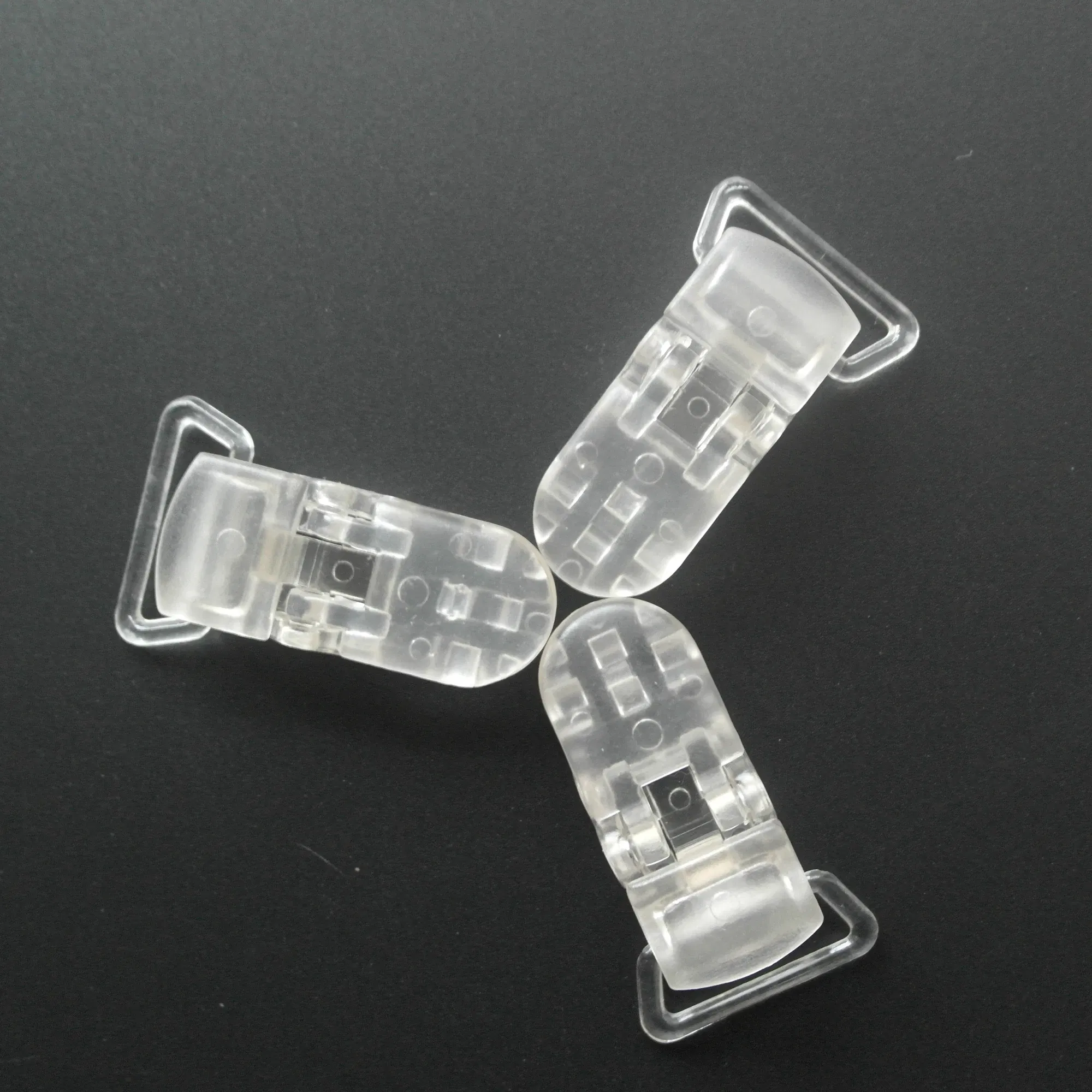 Color: PURPLE - Sutoyuen 40pcs Hot D Shape Kam Plastic Pacifier Clips Plastic Baby Soother Dummy Suspender Chain Holder Clips for 20mm Ribbon