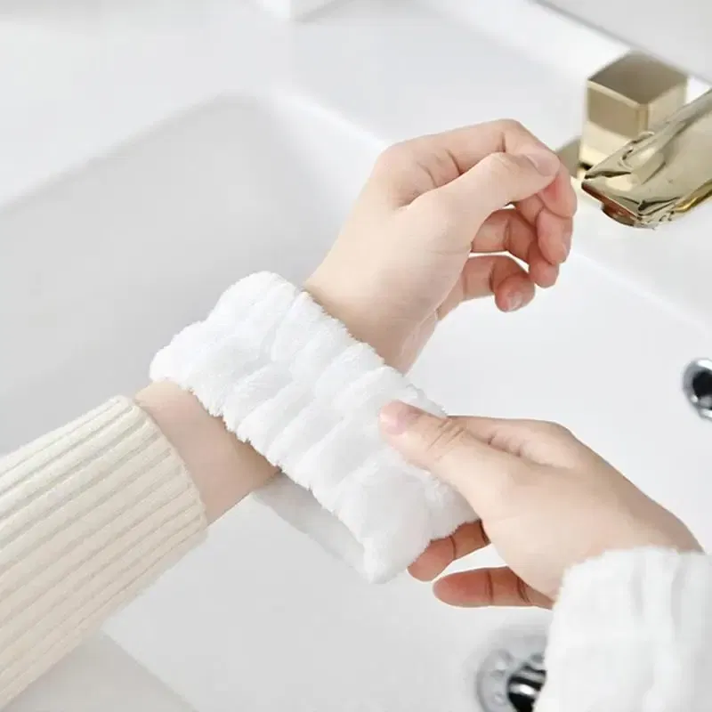 Color: GRAY, Ships From: CZECH REPUBLIC - 2pc Wrist Washing Belt Soft Microfiber Towel Wristbands For Washing Face Water Absorption Washing Prevent Wetness Wrist Washband