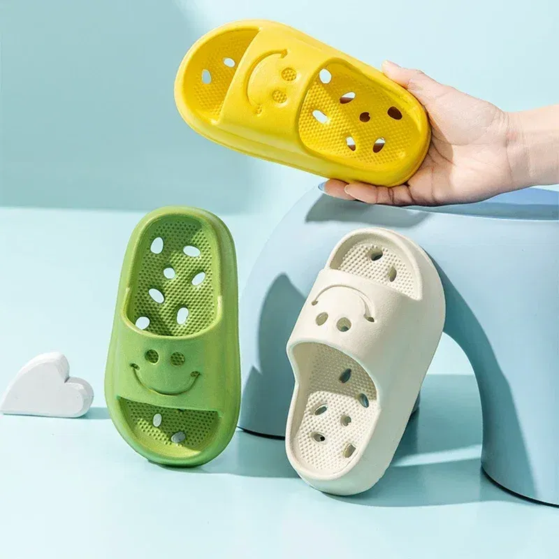 Color: Pink, Shoe Size: 1 - Children Slippers Boys EVA Smiling Face Bathroom Slippers Summer 2-14 Years Old Girl Anti Slip Hollow Leaking Junior Footwear