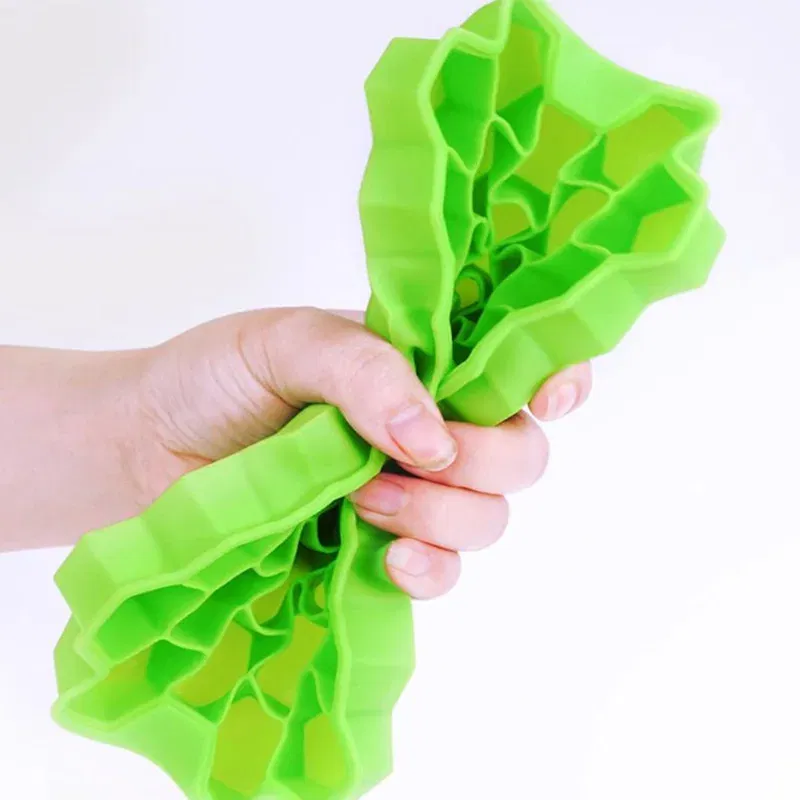Color: black, Size: S - 4/2/1PCS Silicone Ice Cube Mold 148 Cube Large-capacity Ice Trays Food Grade Ice Maker BPA Free Reusable Ice Maker with Lids