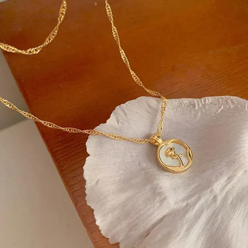 New Irregular Round Shell Metal Rose Pendant Stainless Steel Necklace for Women's Vintage Clavicle Chain Party Luxury Jewelry