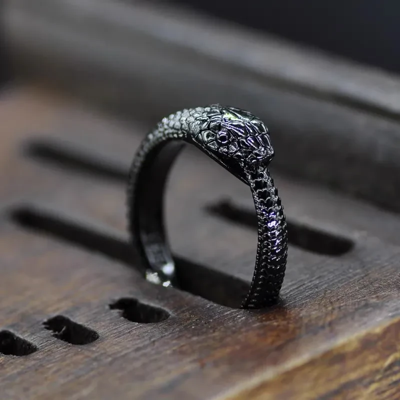Ouroboros Spin Ring