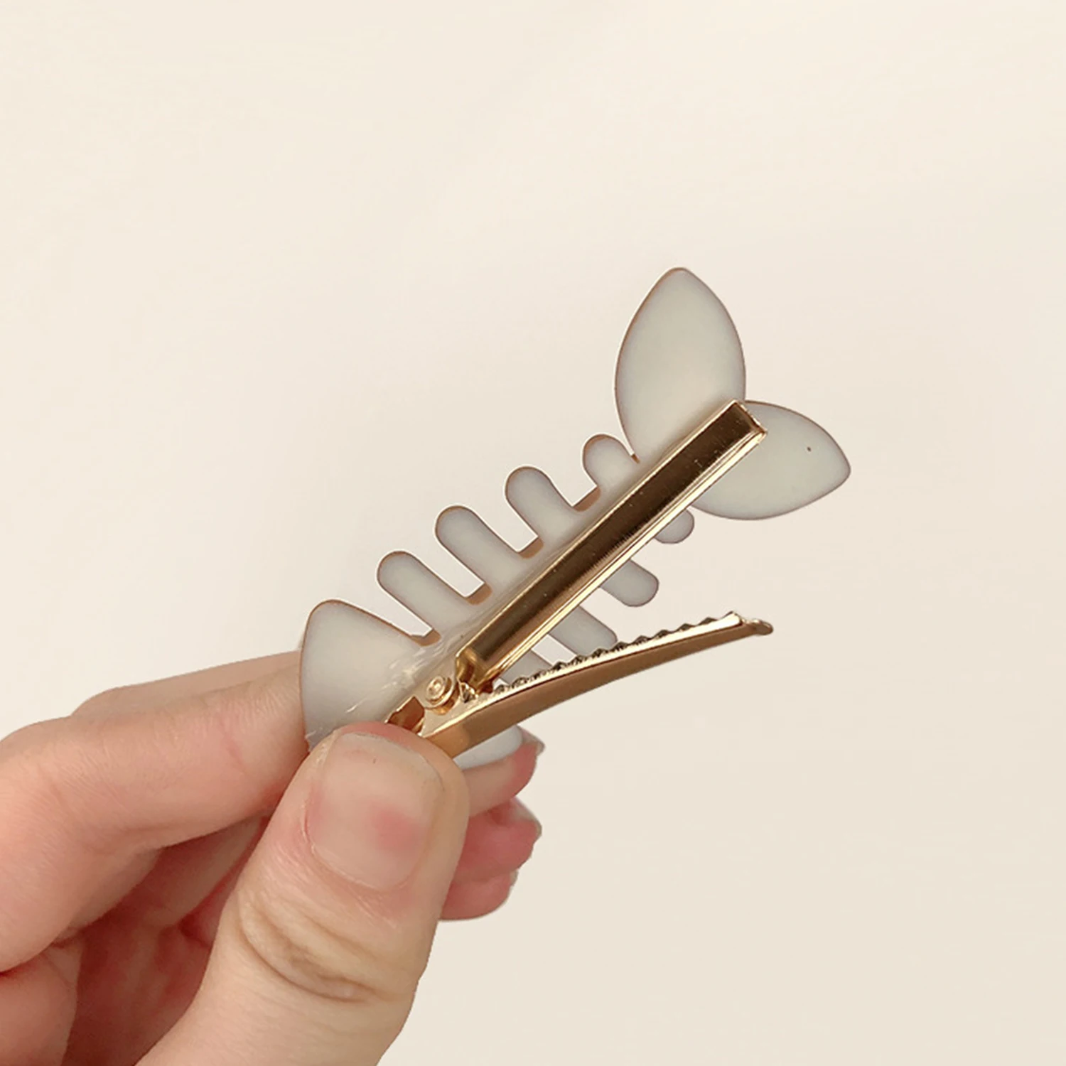 Color: khaki - Simple Milk Tea Color Fishbone Hairpin Girl Cute Bangs Barrettes Sweet Side Hairgrips Temperament Duckbill Clip Hair Accessories