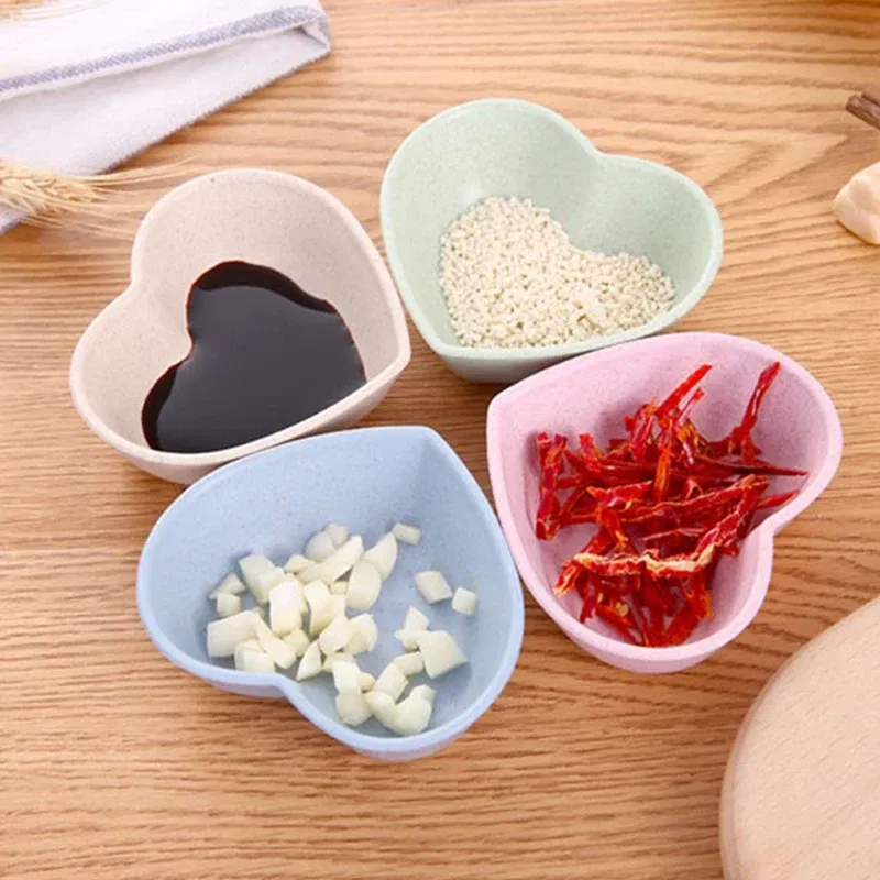 Color: Red - n.Mini Cute Love Heart Shape Wheat Straw Bowl Vinegar Seasoning Solid Soybean Dish Sauce Salt Snack Small Plate Kitchen Supplies