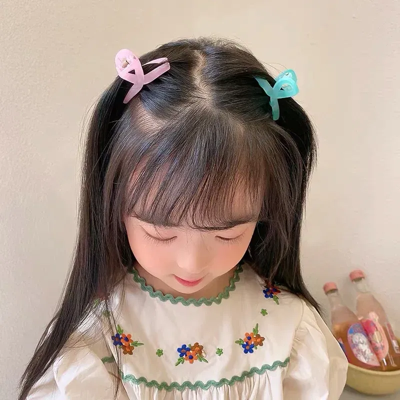 Color: green - Cute Small Crab Hair Claw Clips Barrettes Women Girls Acrylic Plastic Mini Hairpins Hair Clamps Fashion Hair Accessories 2021
