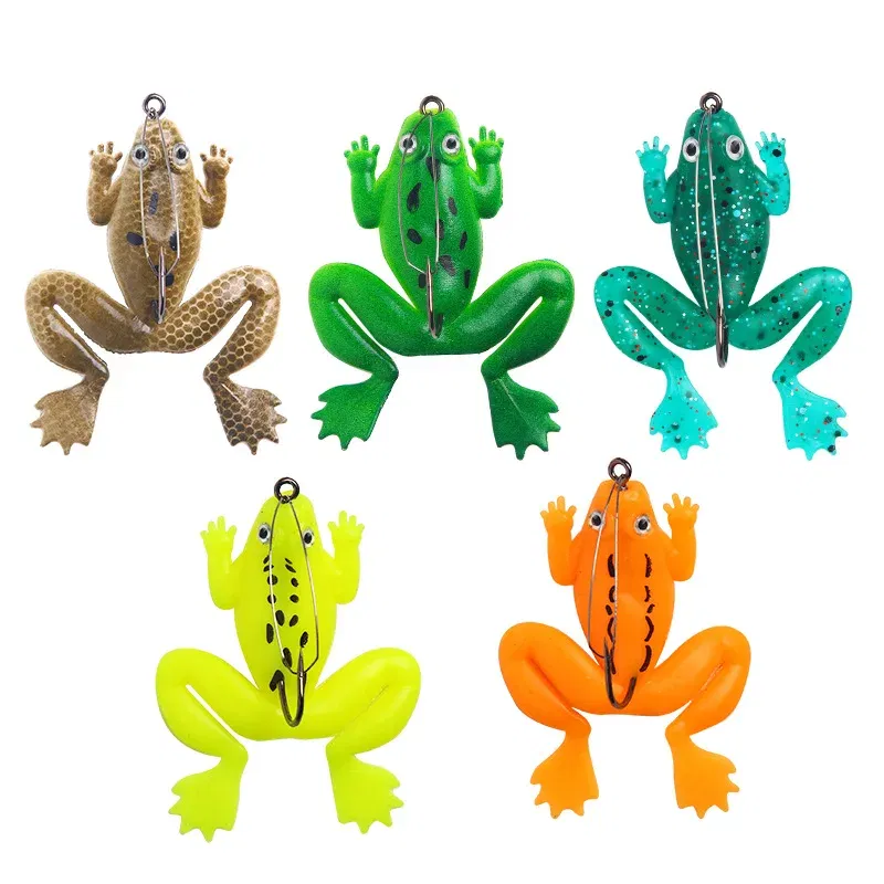 Color: light green - 1 Pcs Soft Frog Fishing Lures 6CM 5.2G Silicone Bait Frog Artificial Treble Hooks Top Water Ray Baits Fishing Tackle