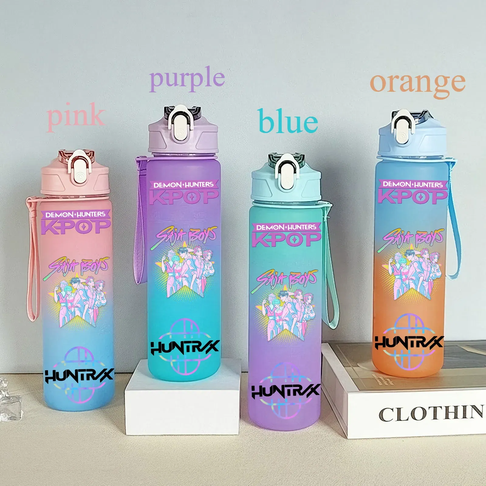 Color: WHITE, Size: 25cm - 750ML K-pop Demon Hunters HUNTR X Rumi Mira Zoey Jinu Celine Kpop Plastic Water Cup K Pop Drinking Bottle School Huntrix Gourde