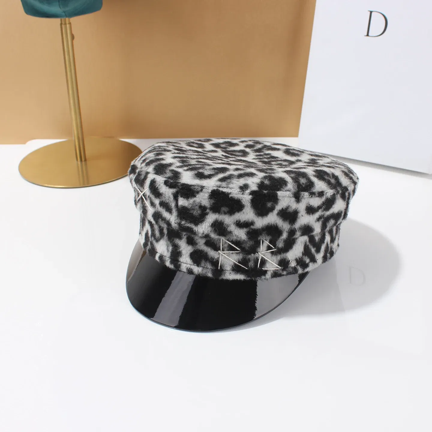 Designer New Winter Embroidery Letter Baker Boy Straw Caps Purple Newsboy Caps Thick Warm Flat Cap Chapeau Homme