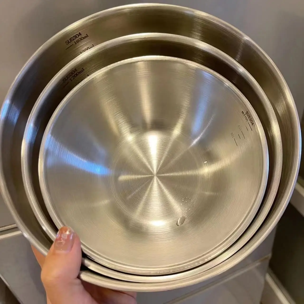 Color: Brown - 1-3 Stainless Steel Bowl Set with Scale for Cooking Baking Food Storage Large Capacity Mixing Bowls for Home Kitchen Essentials