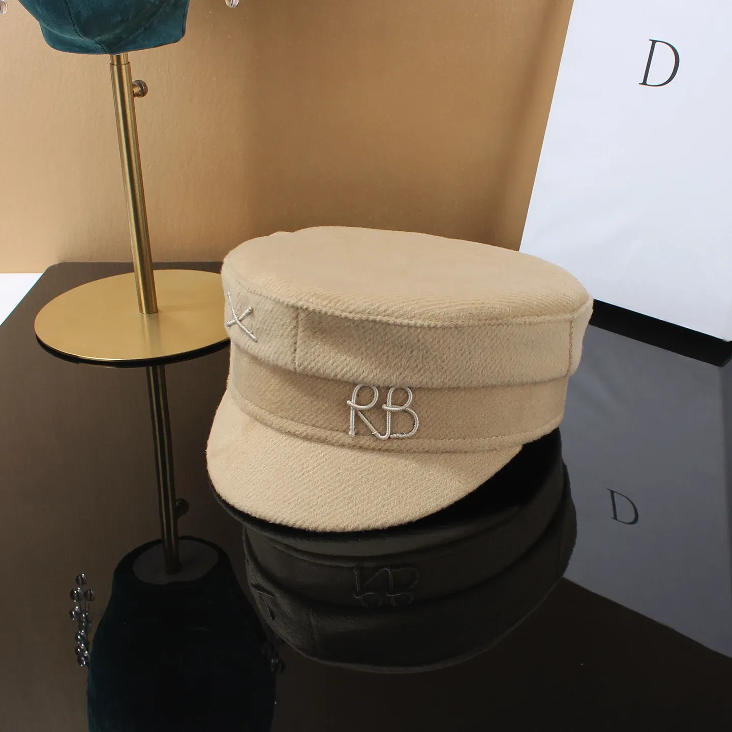 Designer New Winter Embroidery Letter Baker Boy Straw Caps Purple Newsboy Caps Thick Warm Flat Cap Chapeau Homme