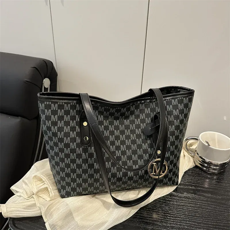 Color: Clear - 2025 New Large Capacity Women Bag M Check Pattern Versatile Small Design Shoulder Tote Commuter Bag
