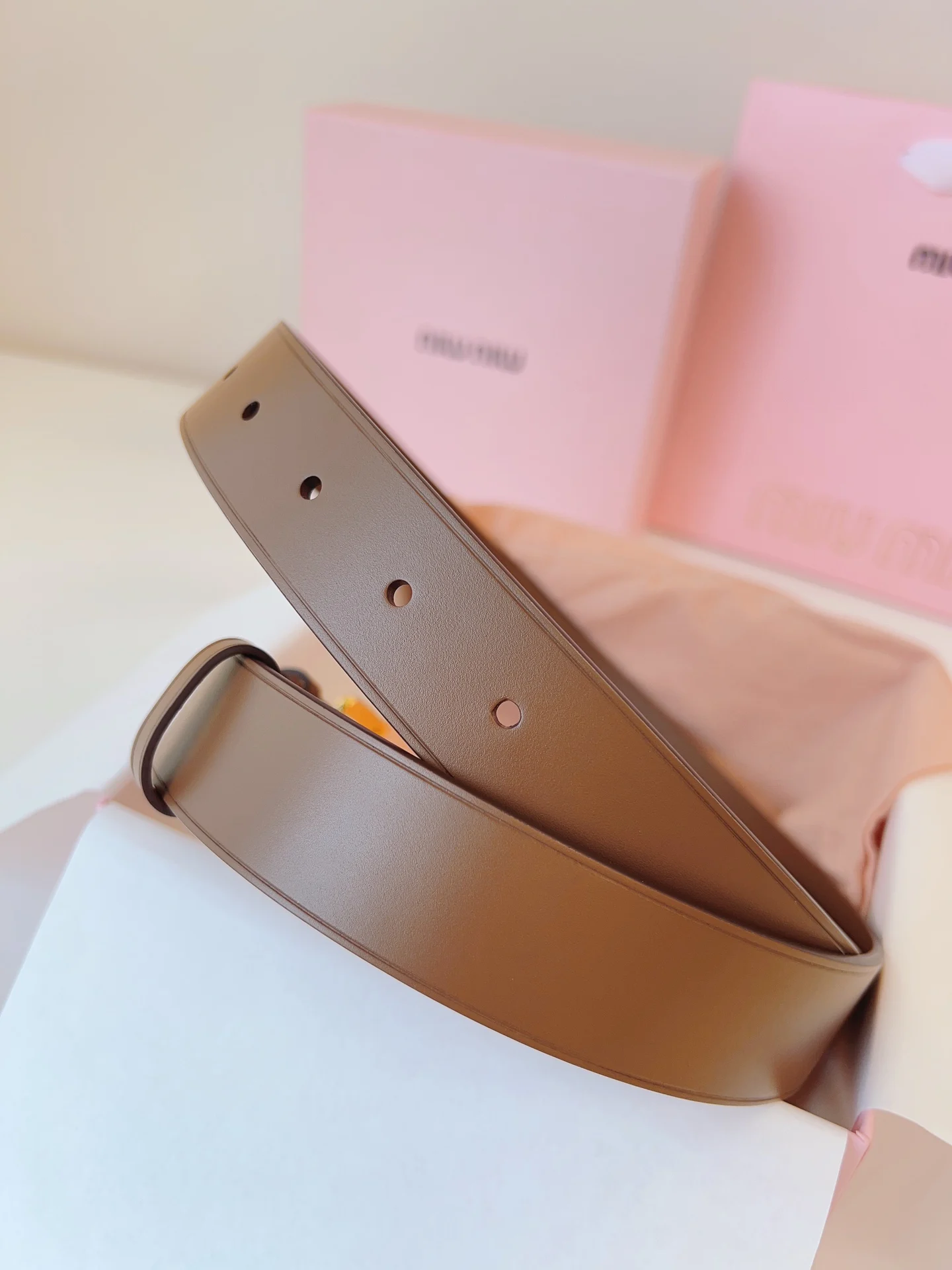 Color: WHITE, Belt Length: 80cm - Versatile and Practical, This Luxury Belt for Women Is A Must-have Gift That Easily Complements Any Style for Casual Elegance.