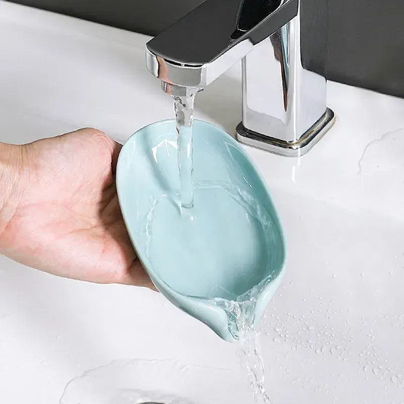 Color: Sky blue - 1-2Pcs Drain Soap Holder Bathroom Items Leaf Shape Wall Soap Dish for Bathroom Punch-free Suction Cup Standing Things the Home