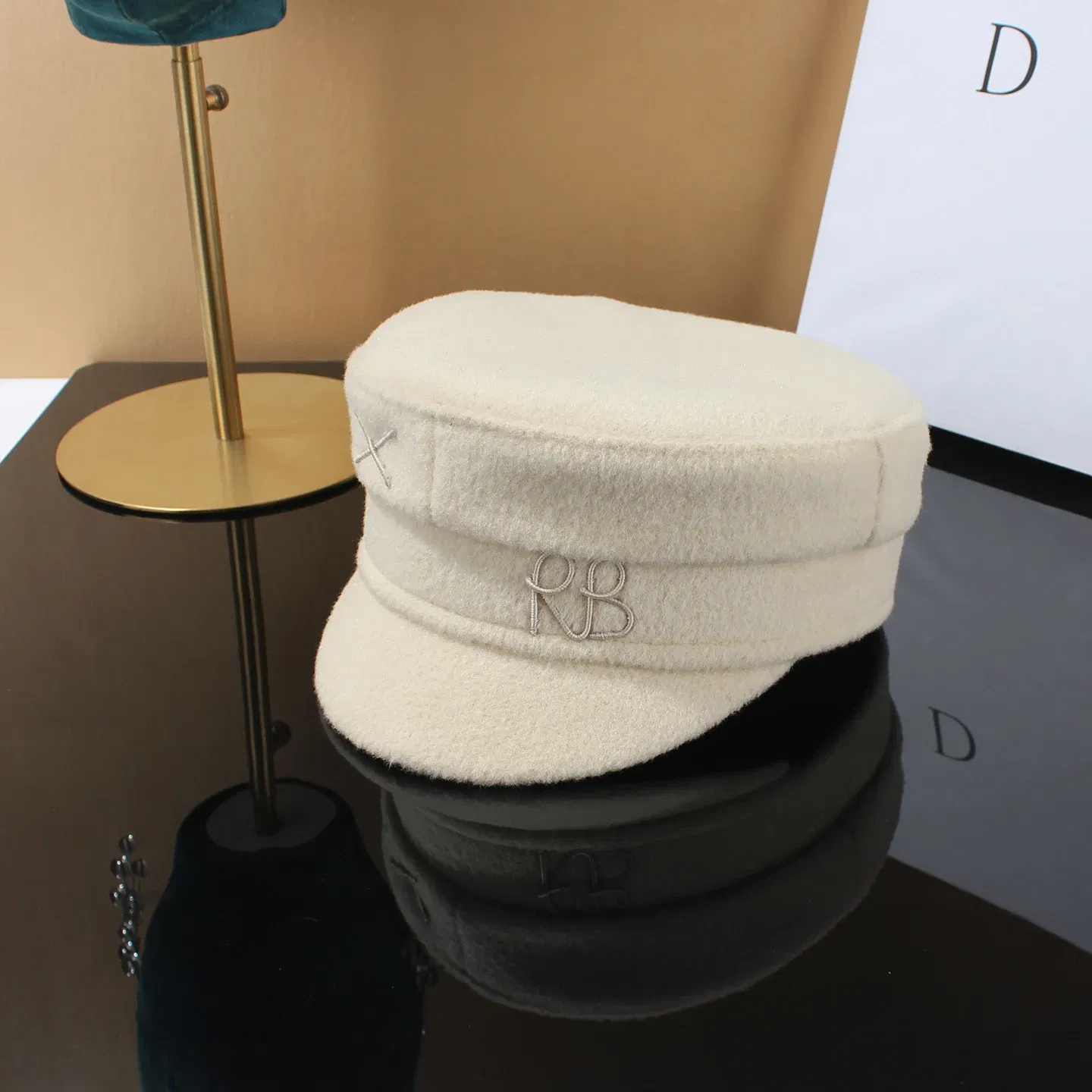 Designer New Winter Embroidery Letter Baker Boy Straw Caps Purple Newsboy Caps Thick Warm Flat Cap Chapeau Homme
