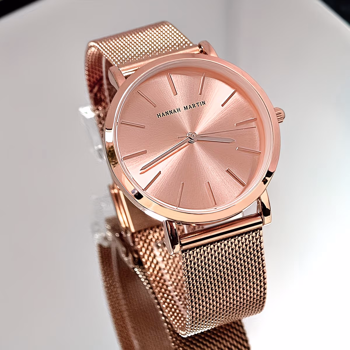 HANNAH MARTIN Ladies' Green Round Elegant Quartz Wristwatch