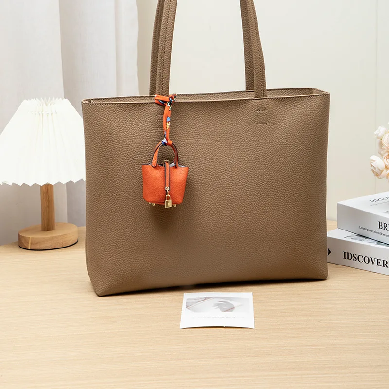 Color: green - Mini Bag Pendant Keychain Hanging Accessory Zero Wallet Creative Portable Bracelet Bluetooth Earphone Bag Multifunctional