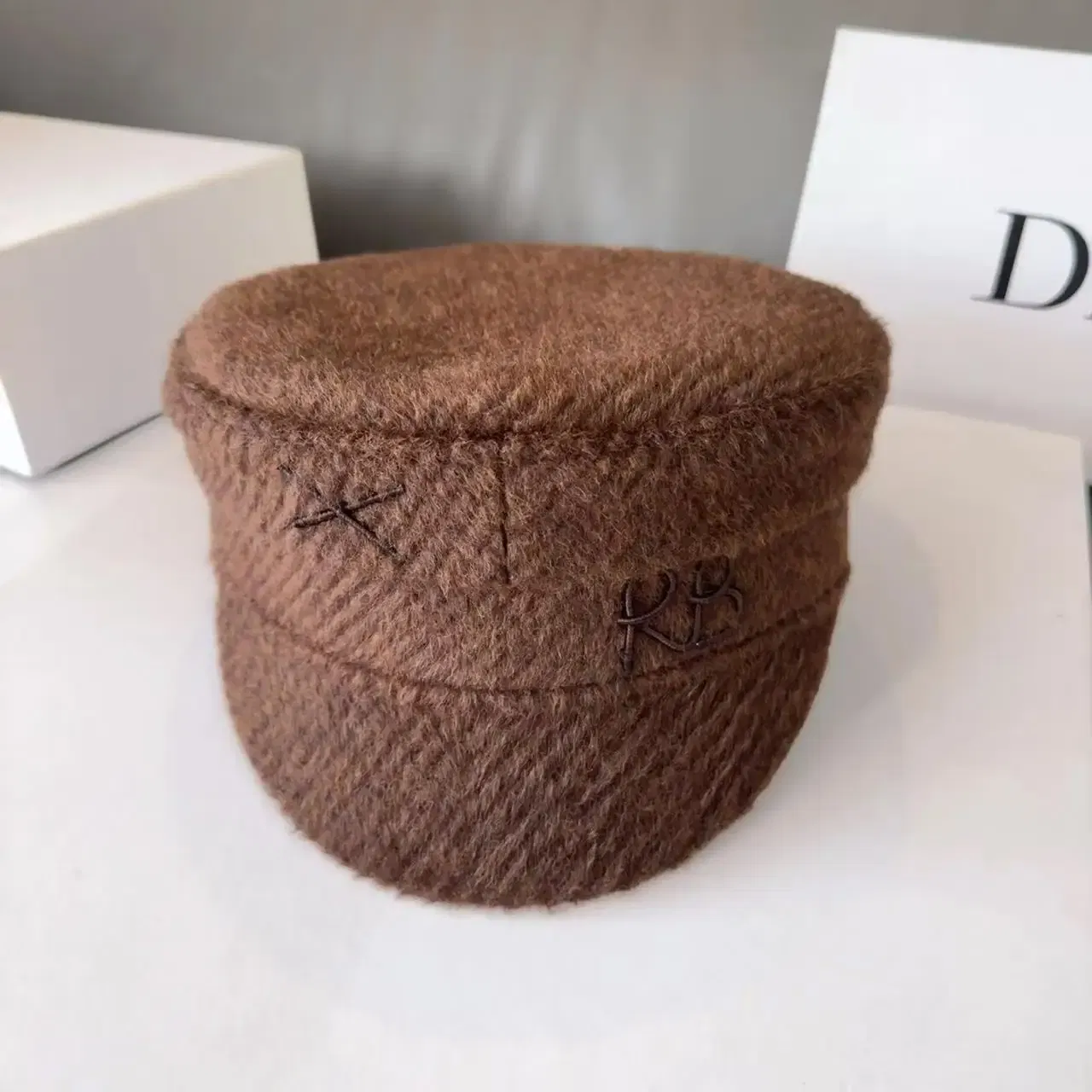 Designer New Winter Embroidery Letter Baker Boy Straw Caps Purple Newsboy Caps Thick Warm Flat Cap Chapeau Homme