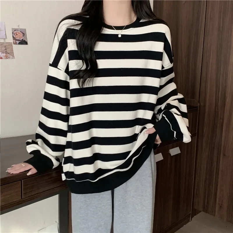 Women's Crew Neck Sweatshirt