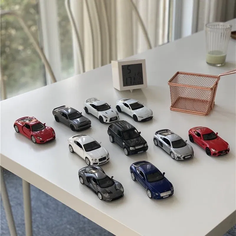 144027 Diecast Truck Model