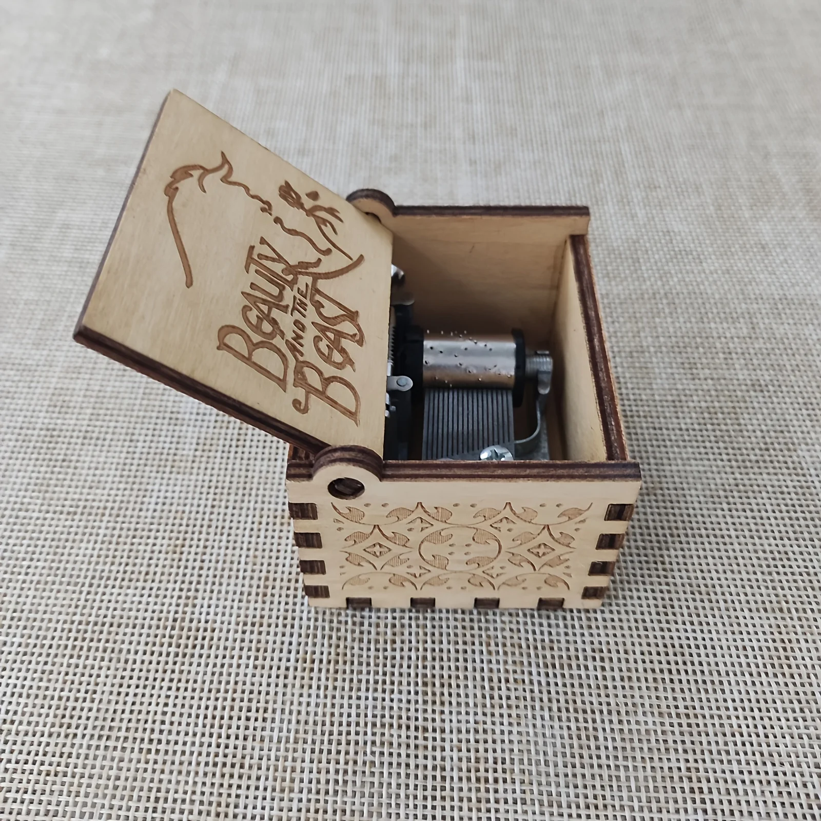 Birthday Music Box Wooden Antique Carved Hand Cranked Classic Theme Music for Christmas Gifts Family Decoration
