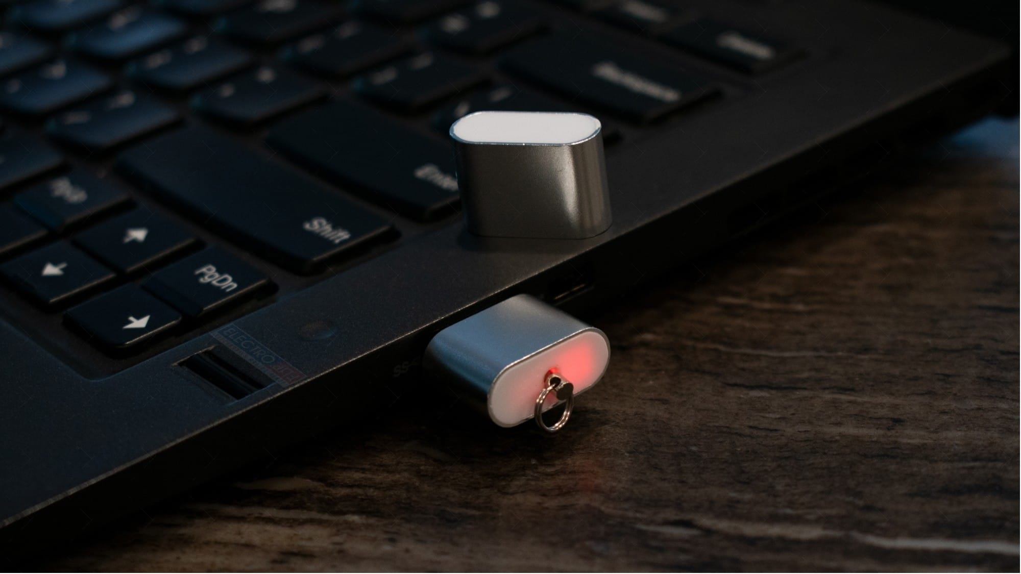 MicroSD USB Card Reader Aluminum Construction High-Speed Transfer